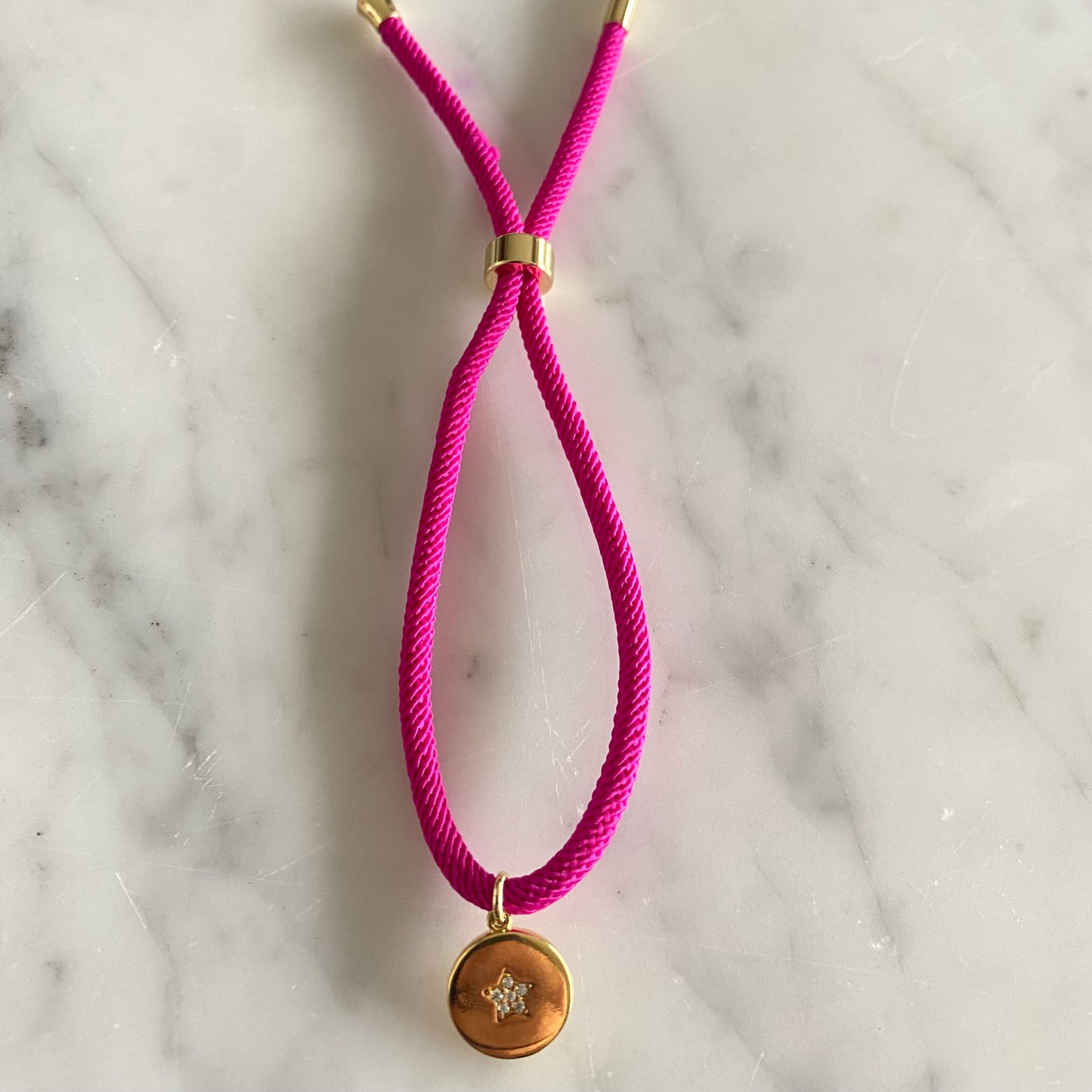 Pulsera Cordón Fucsia
