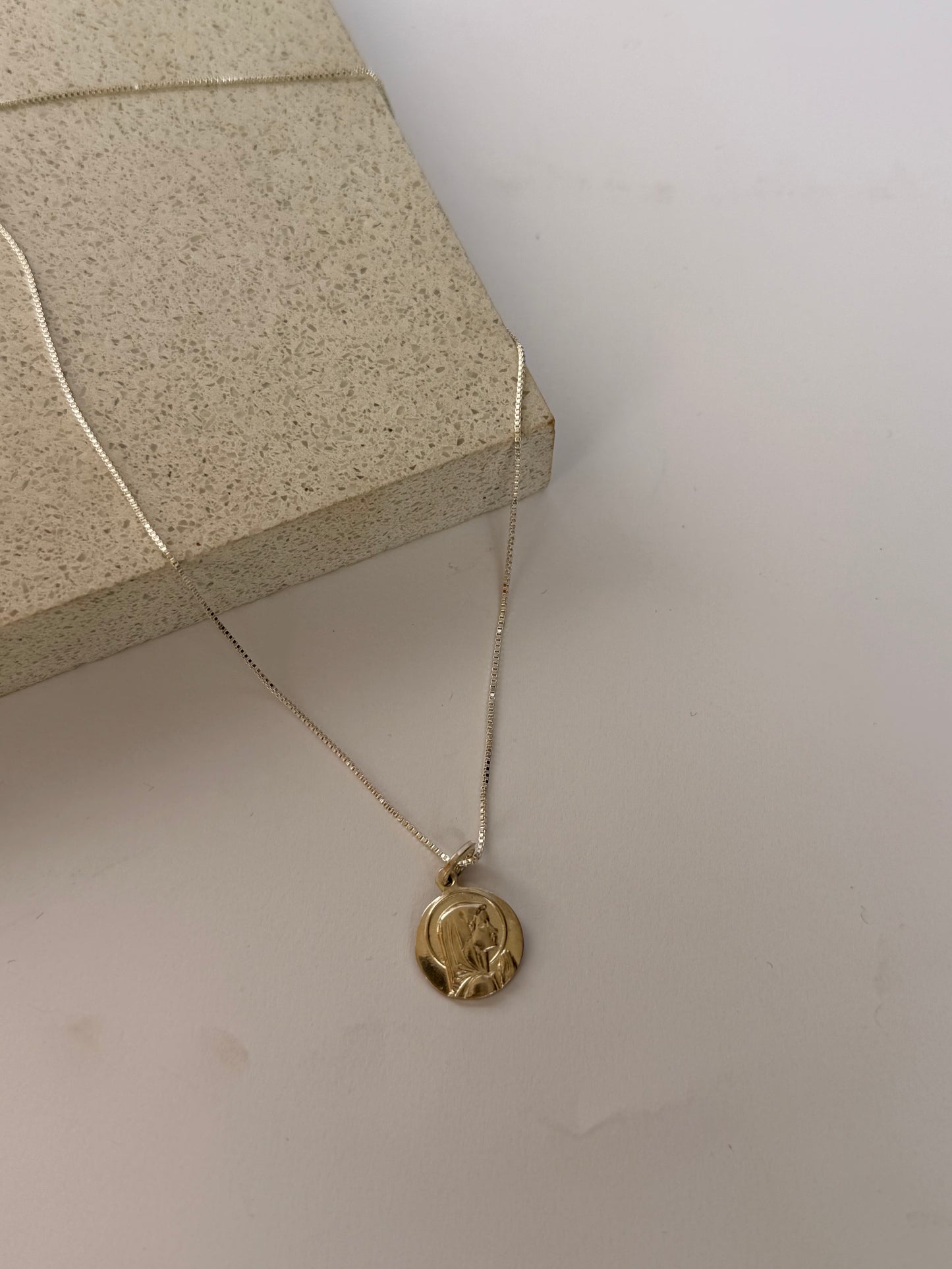 Collar Virgen Niña Lisa
