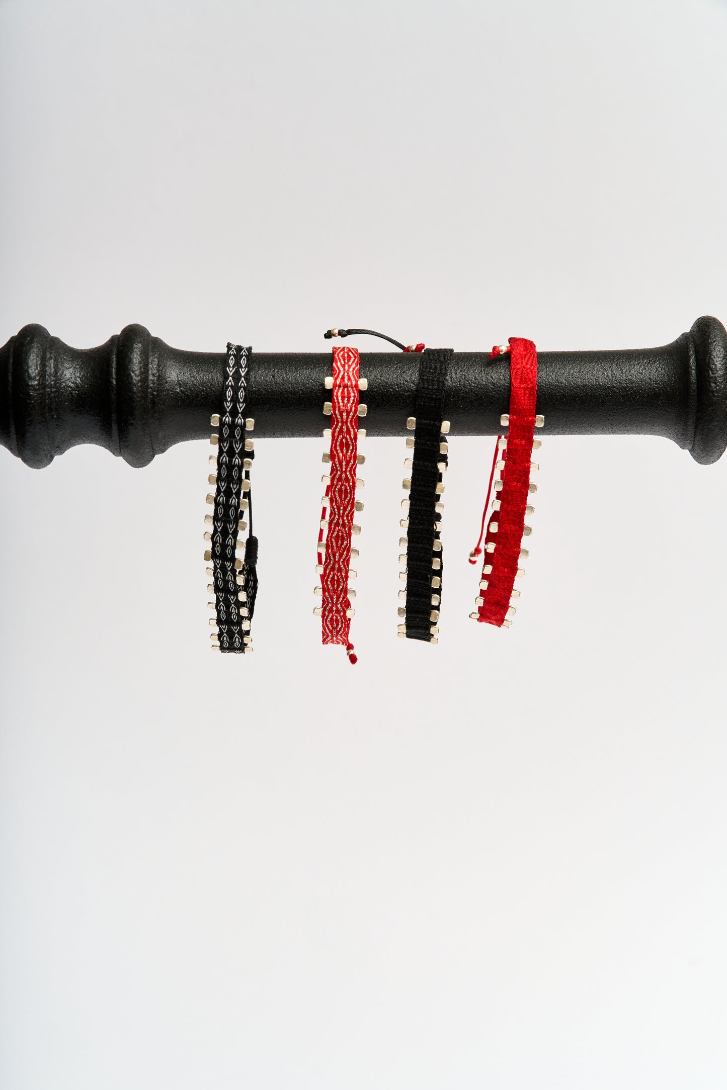 Pulseras de Seda Plata