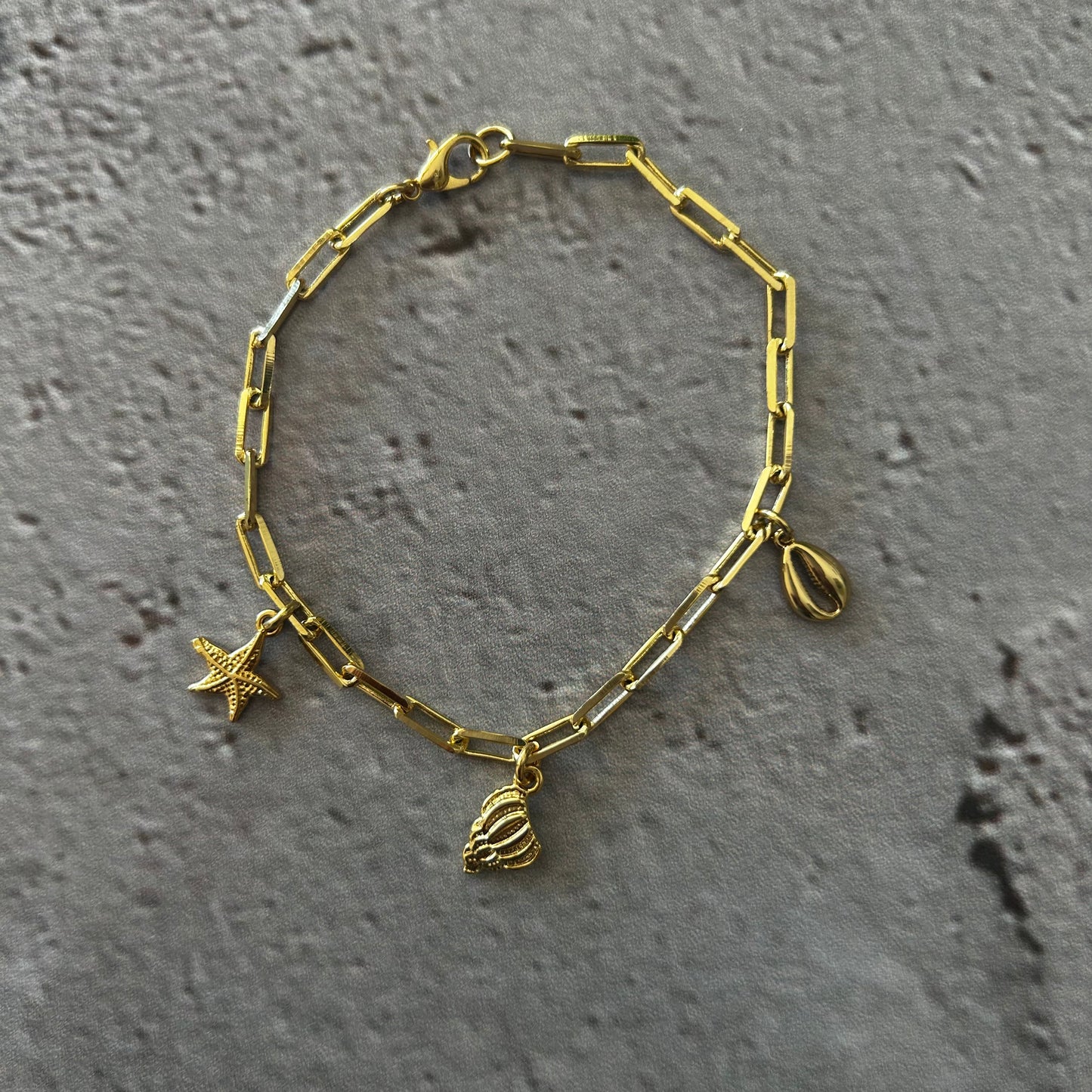 Pulsera SHELLYBEACH tres colgantes