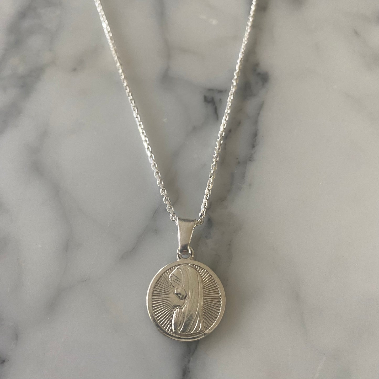 Cadena Virgen Niña Plata
