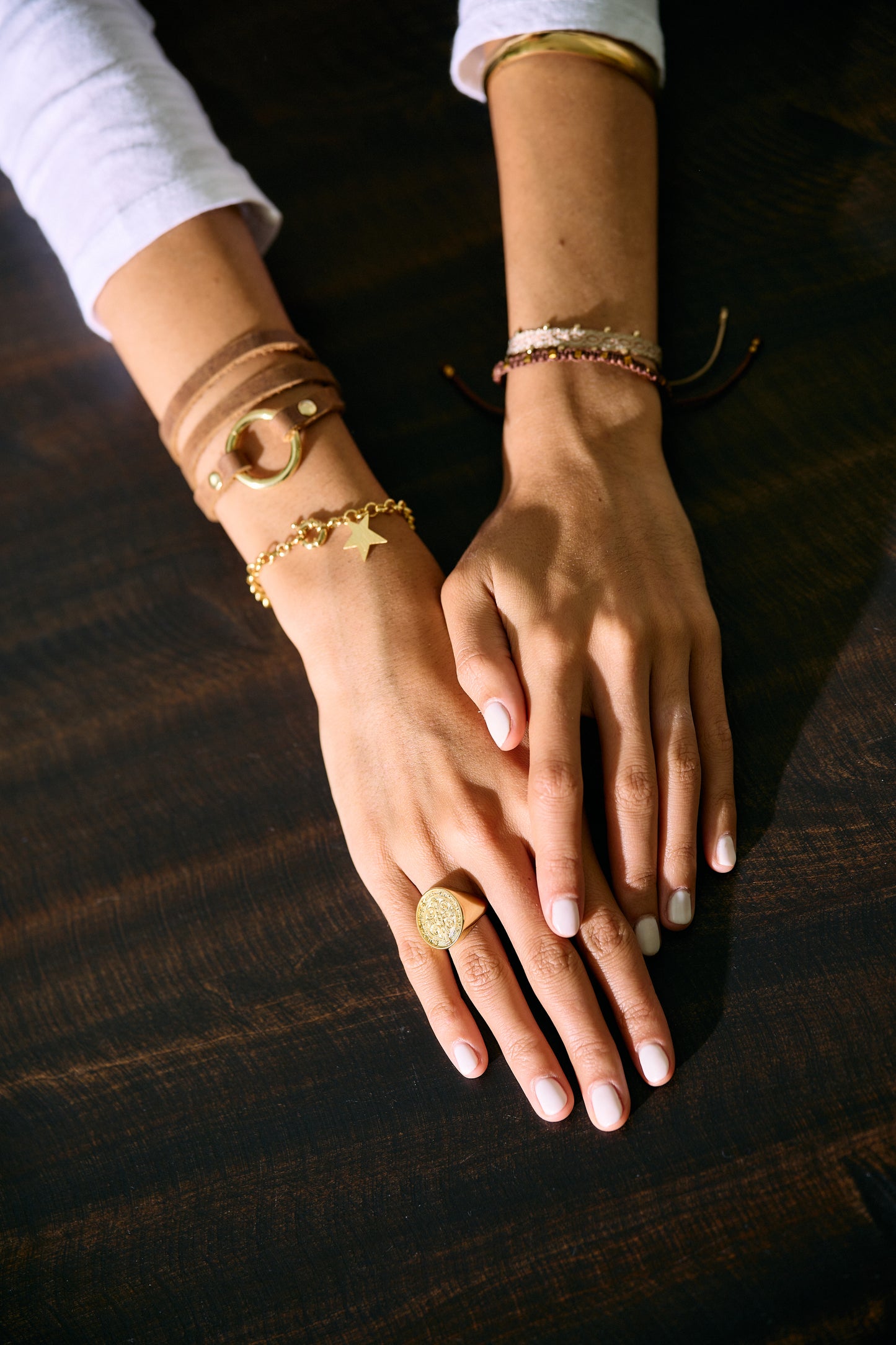 Pulsera cuero oro