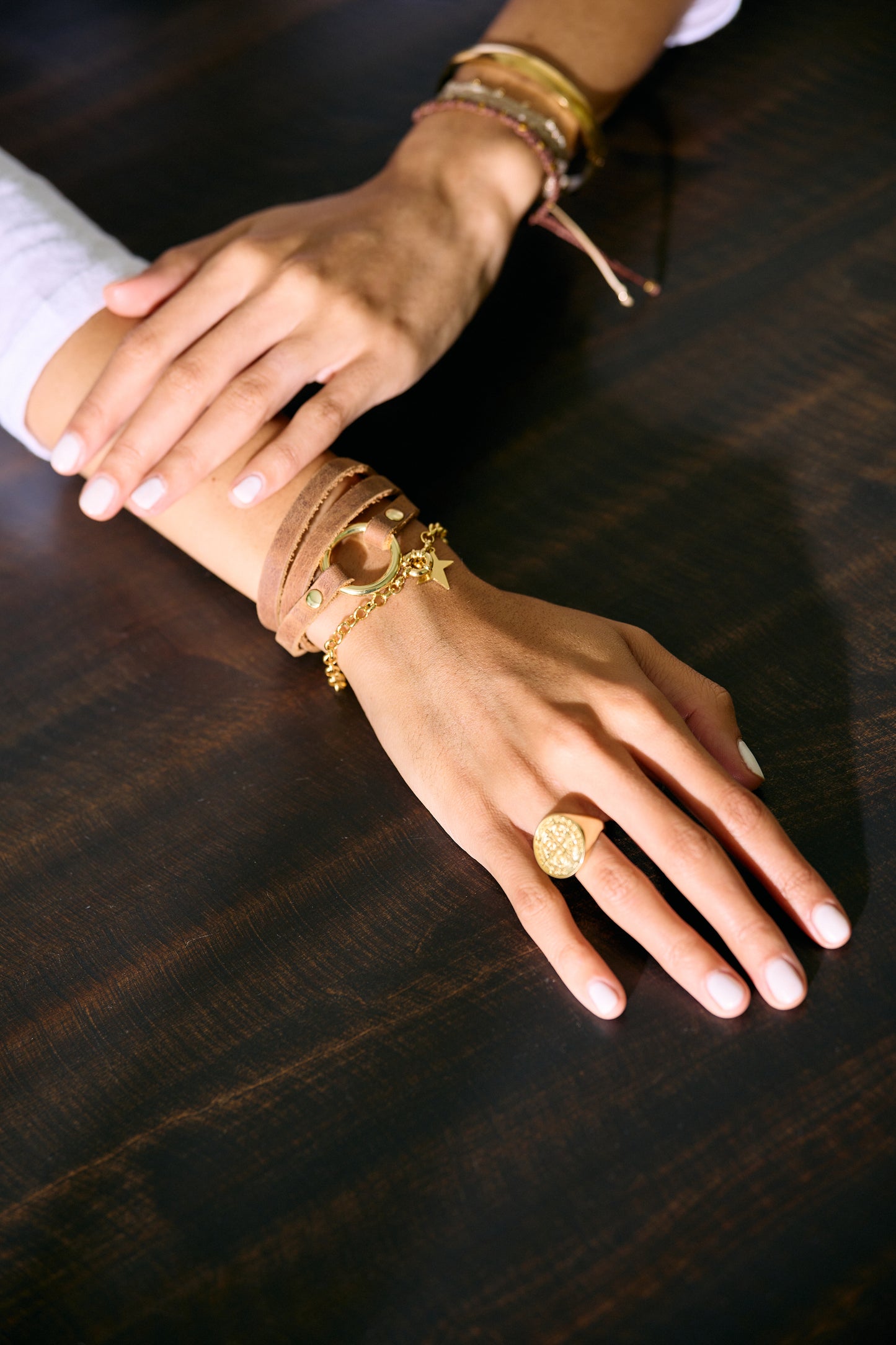 Pulsera cuero oro
